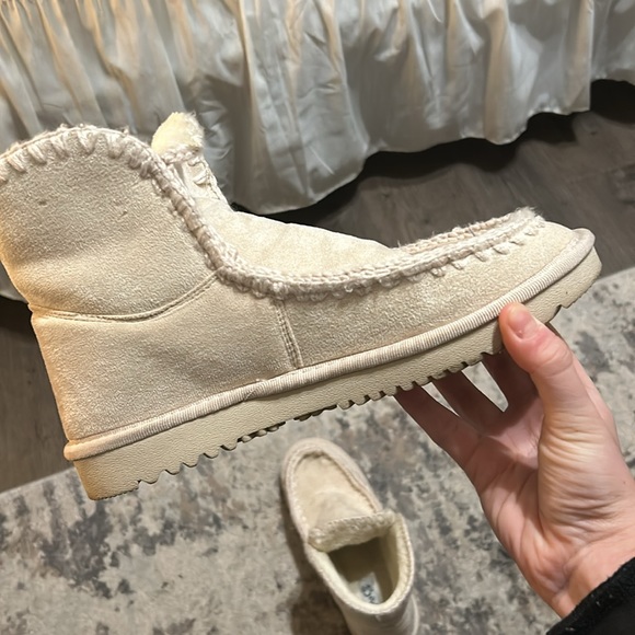 Cream boots - Picture 2 of 3